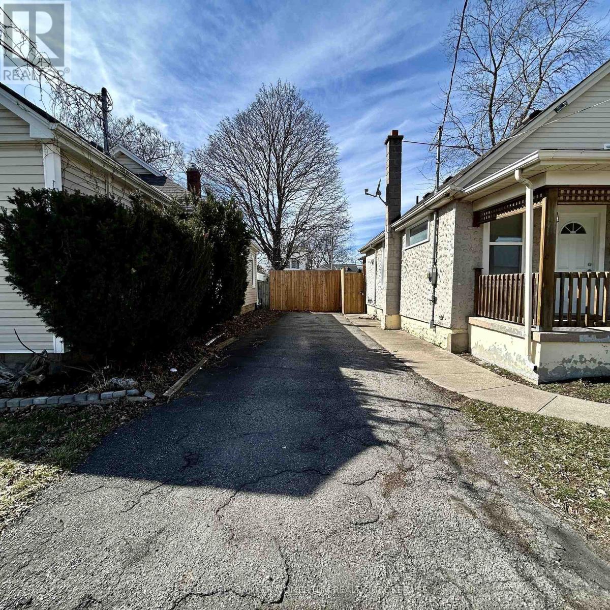 11 Greenlaw Place, St. Catharines, Ontario  L2R 4S5 - Photo 6 - X12864568