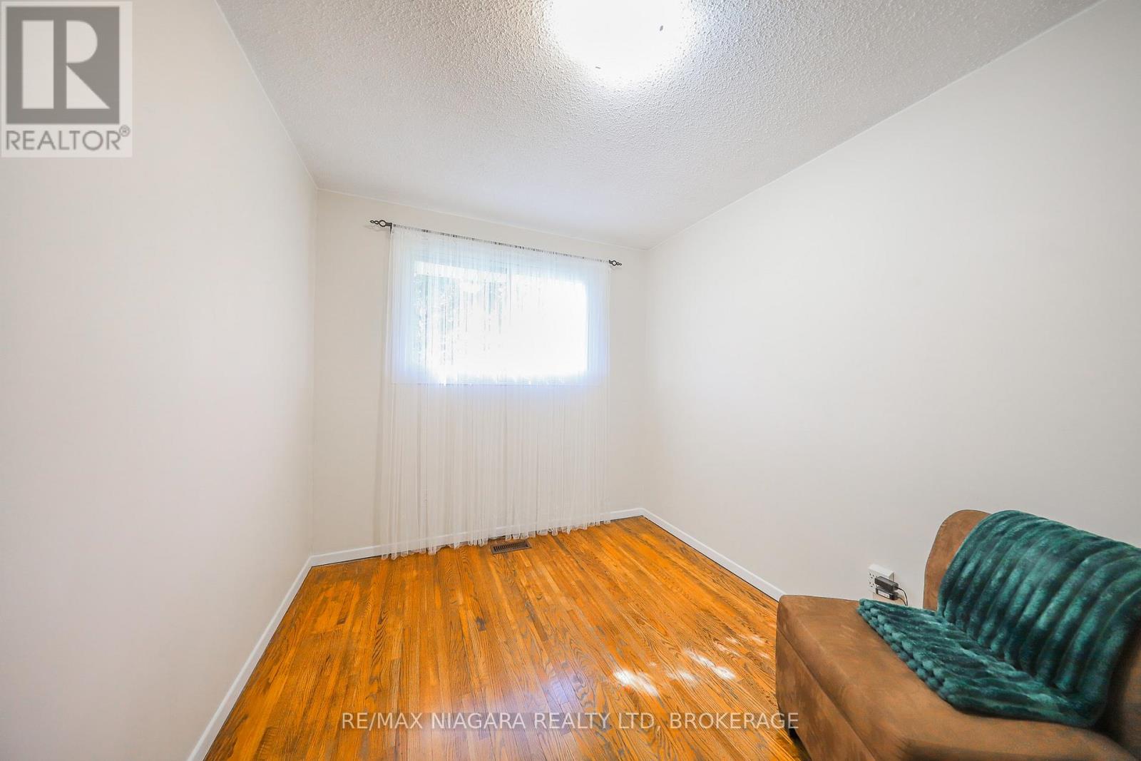 42 Seymour Avenue, St. Catharines, Ontario  L2P 1A7 - Photo 15 - X12864580