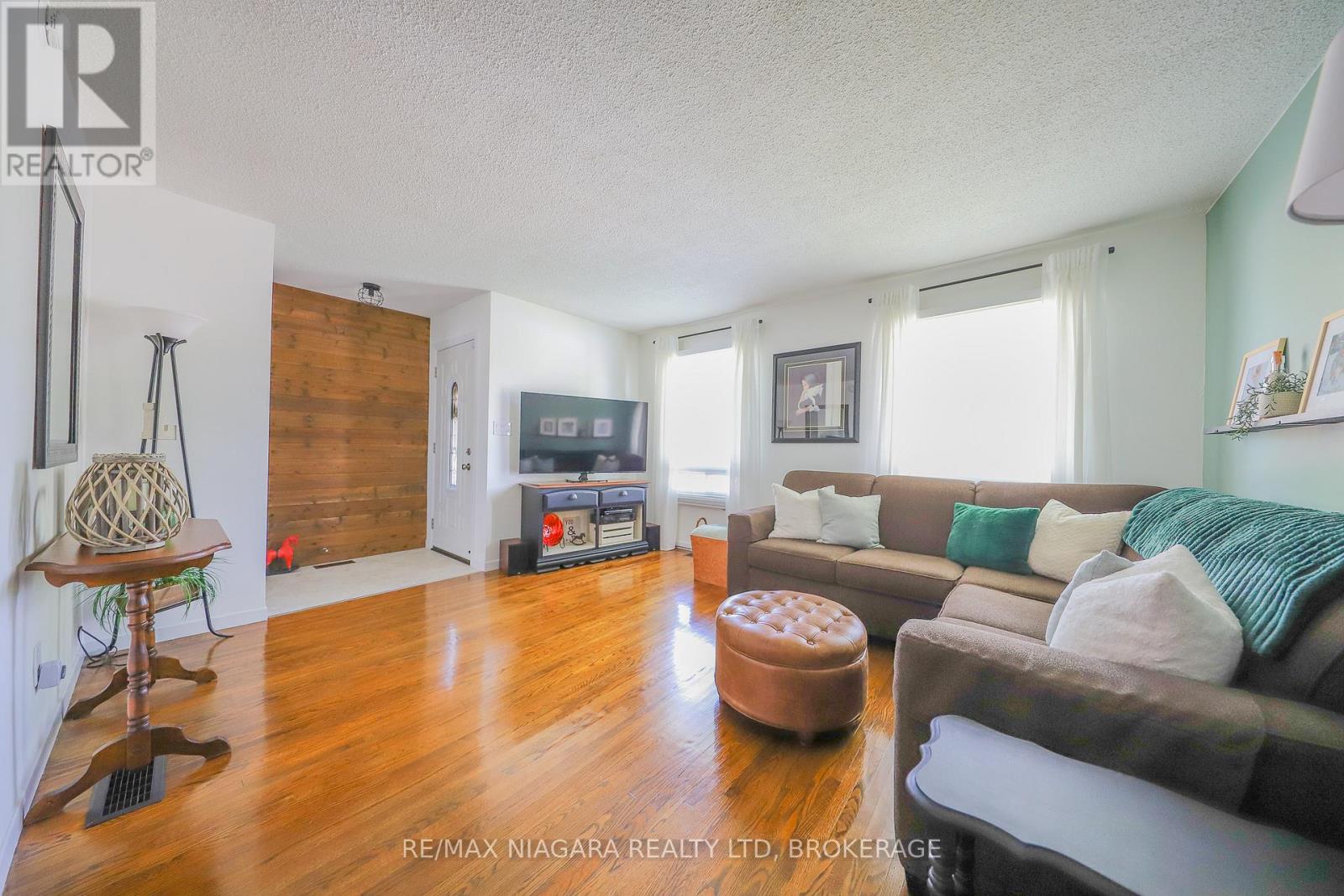 42 Seymour Avenue, St. Catharines, Ontario  L2P 1A7 - Photo 4 - X12864580