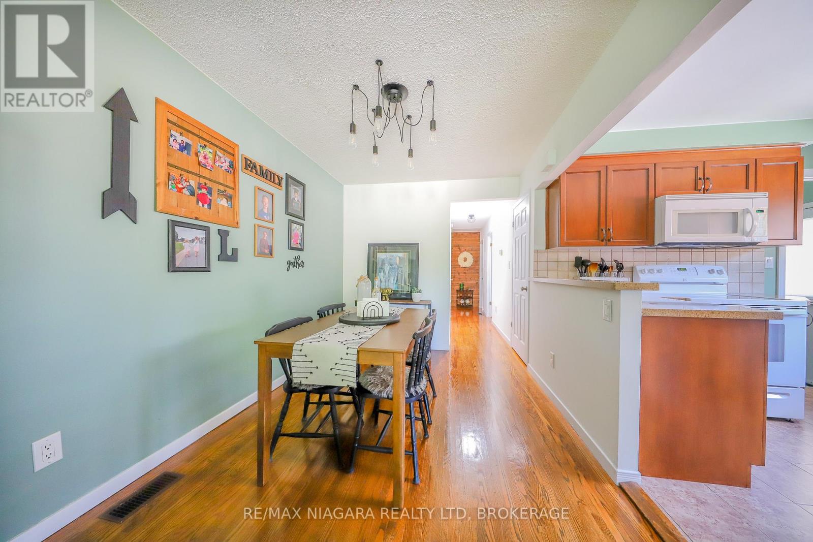 42 Seymour Avenue, St. Catharines, Ontario  L2P 1A7 - Photo 7 - X12864580