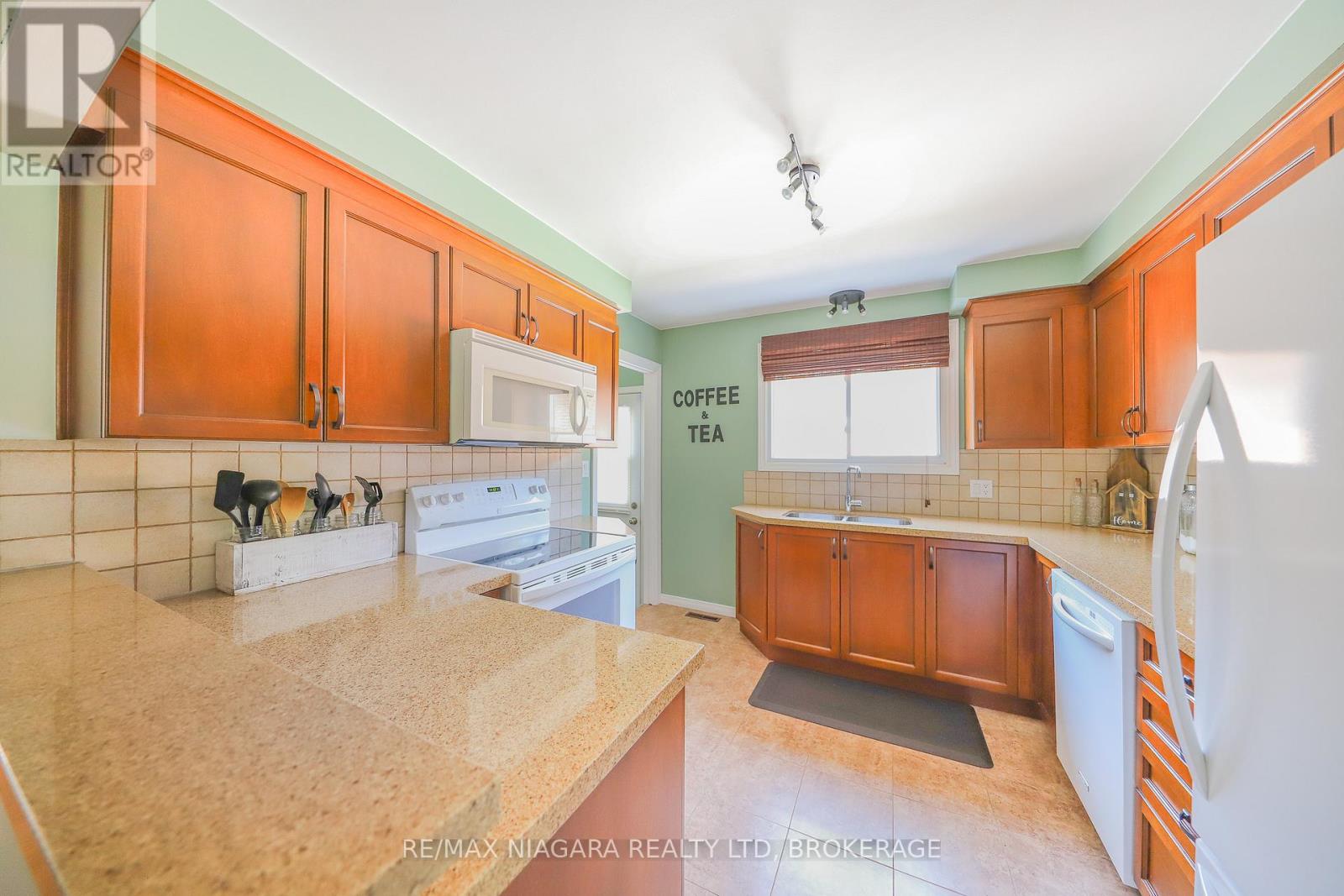 42 Seymour Avenue, St. Catharines, Ontario  L2P 1A7 - Photo 9 - X12864580