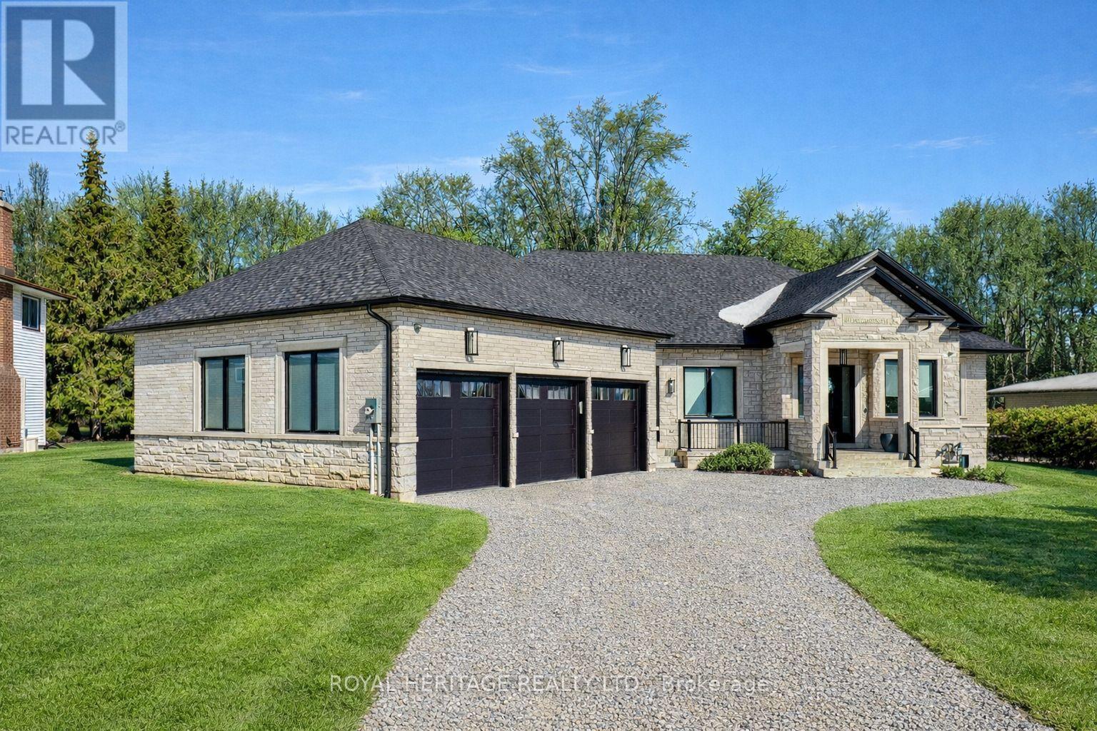 614 ROSELAWN AVENUE, Oshawa, Ontario