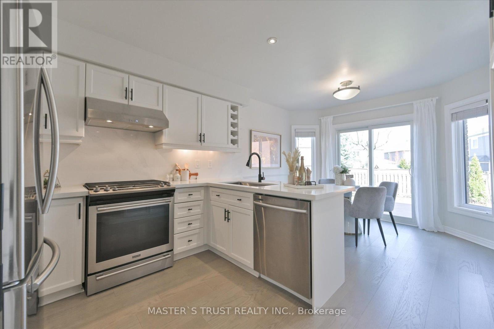 2131 Deer Park Road, Oakville, Ontario  L6M 3X4 - Photo 11 - W12864582