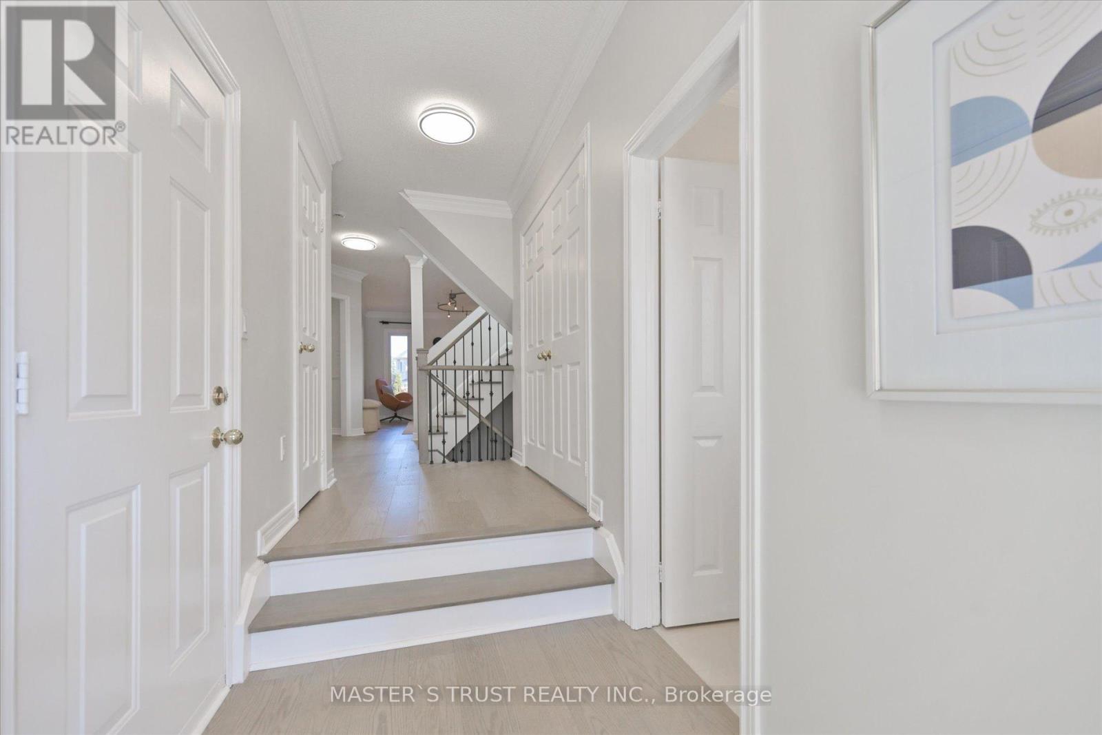 2131 Deer Park Road, Oakville, Ontario  L6M 3X4 - Photo 5 - W12864582