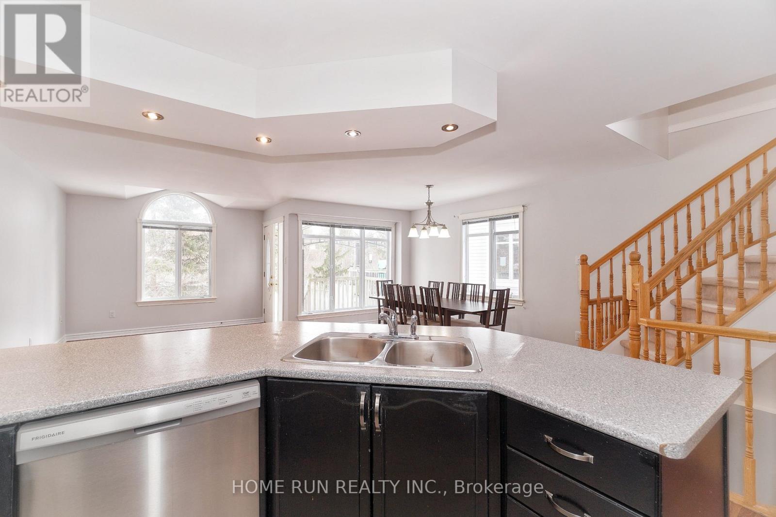 129 Hearst Way, Ottawa, Ontario  K2L 4G5 - Photo 9 - X12864620