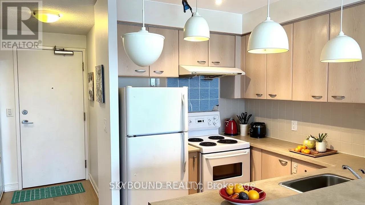 1702 - 38 Lee Centre Drive, Toronto, Ontario  M1H 3J7 - Photo 3 - E12658112