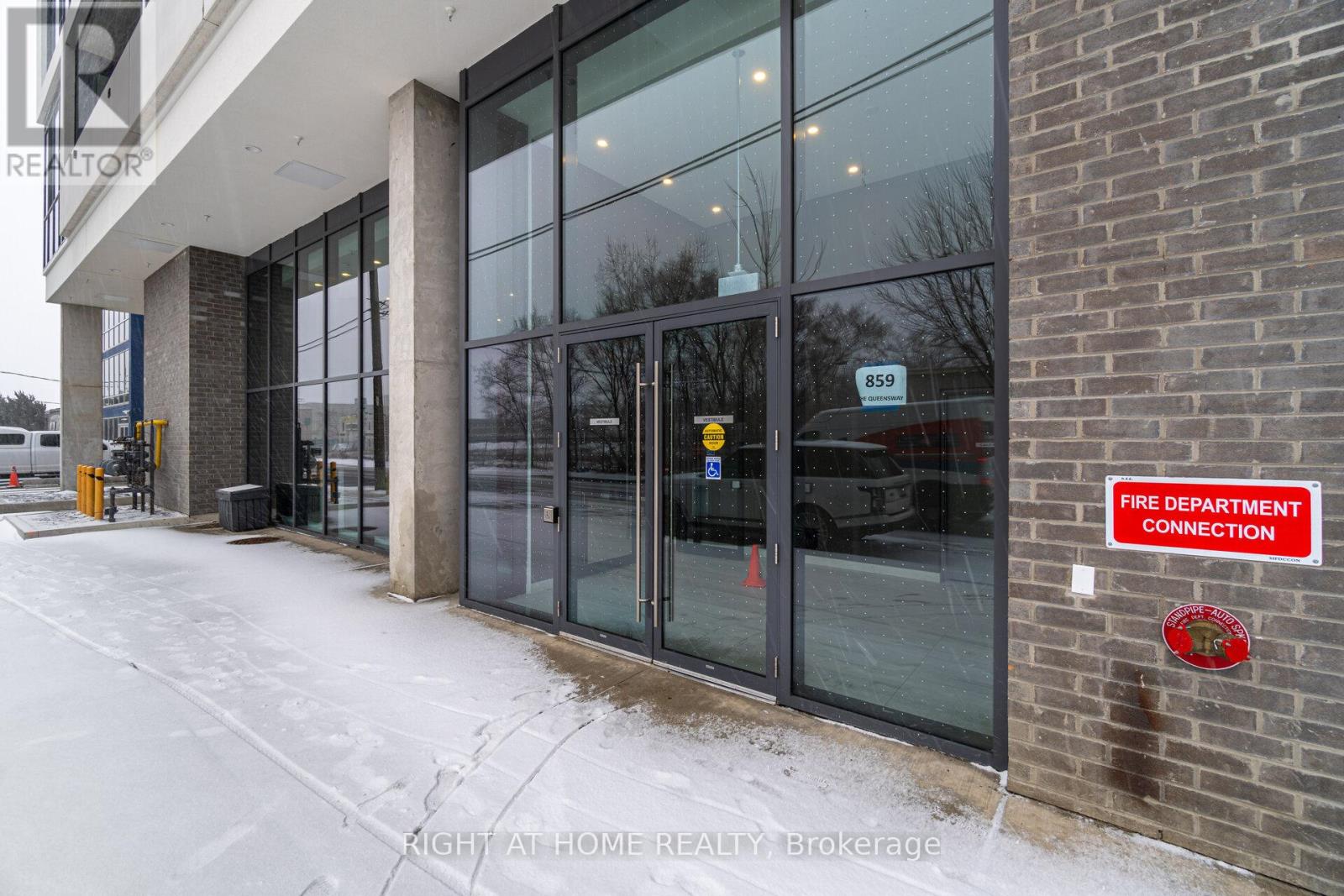 616 - 859 The Queensway, Toronto, Ontario  M8Z 1N8 - Photo 2 - W12864638