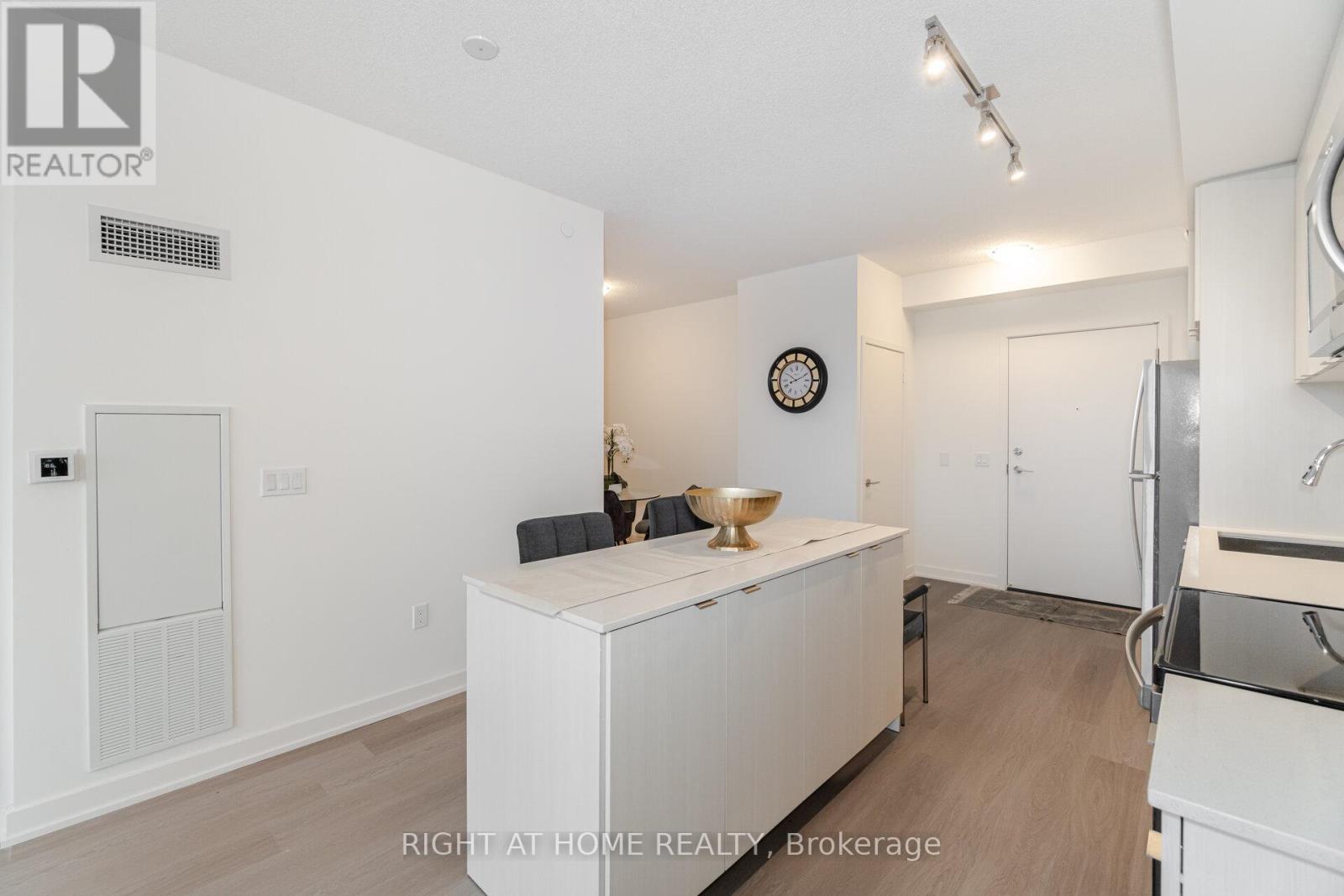 616 - 859 The Queensway, Toronto, Ontario  M8Z 1N8 - Photo 6 - W12864638