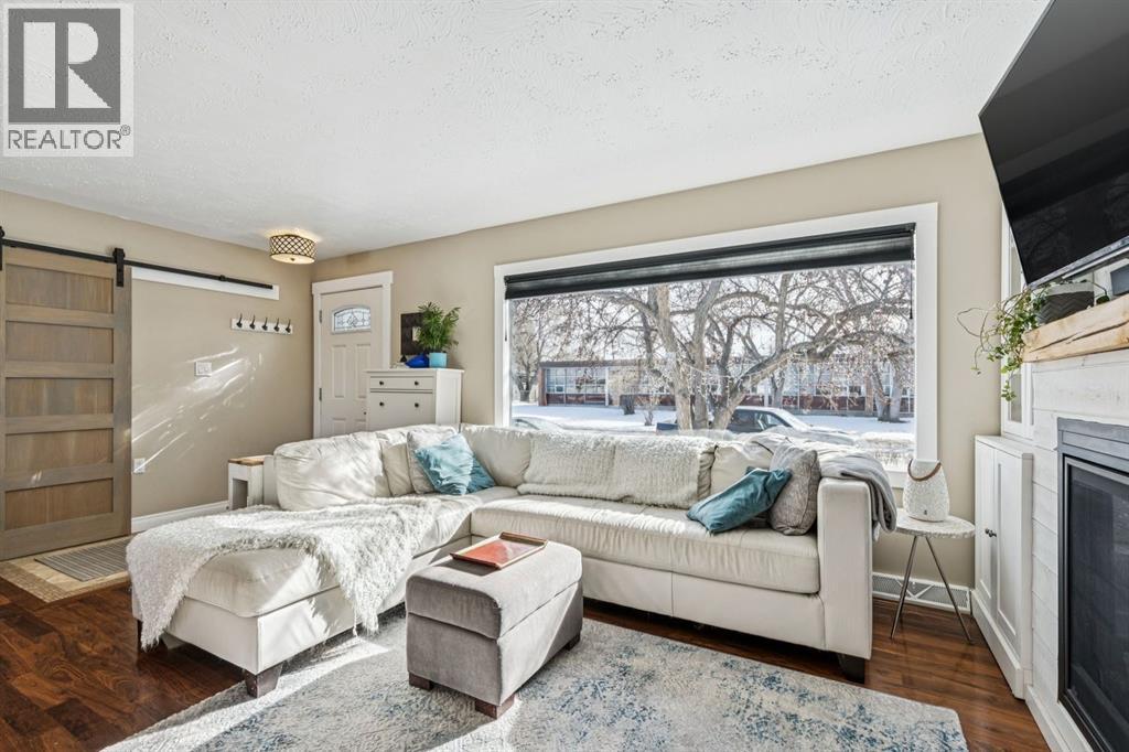 56 Haddock Road Sw, Calgary, Alberta  T2V 3J8 - Photo 3 - A2290567