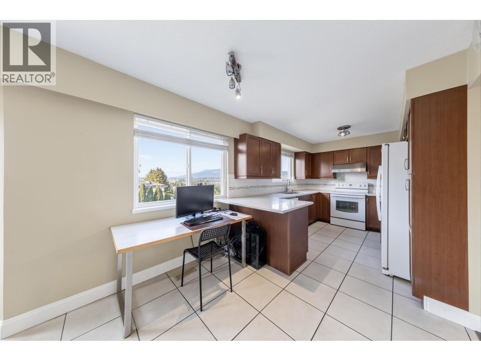 Listing Picture 13 of 31 : 7763 HAZELMERE STREET, Burnaby / 本拿比 - 魯藝地產 Yvonne Lu Group - MLS Medallion Club Member