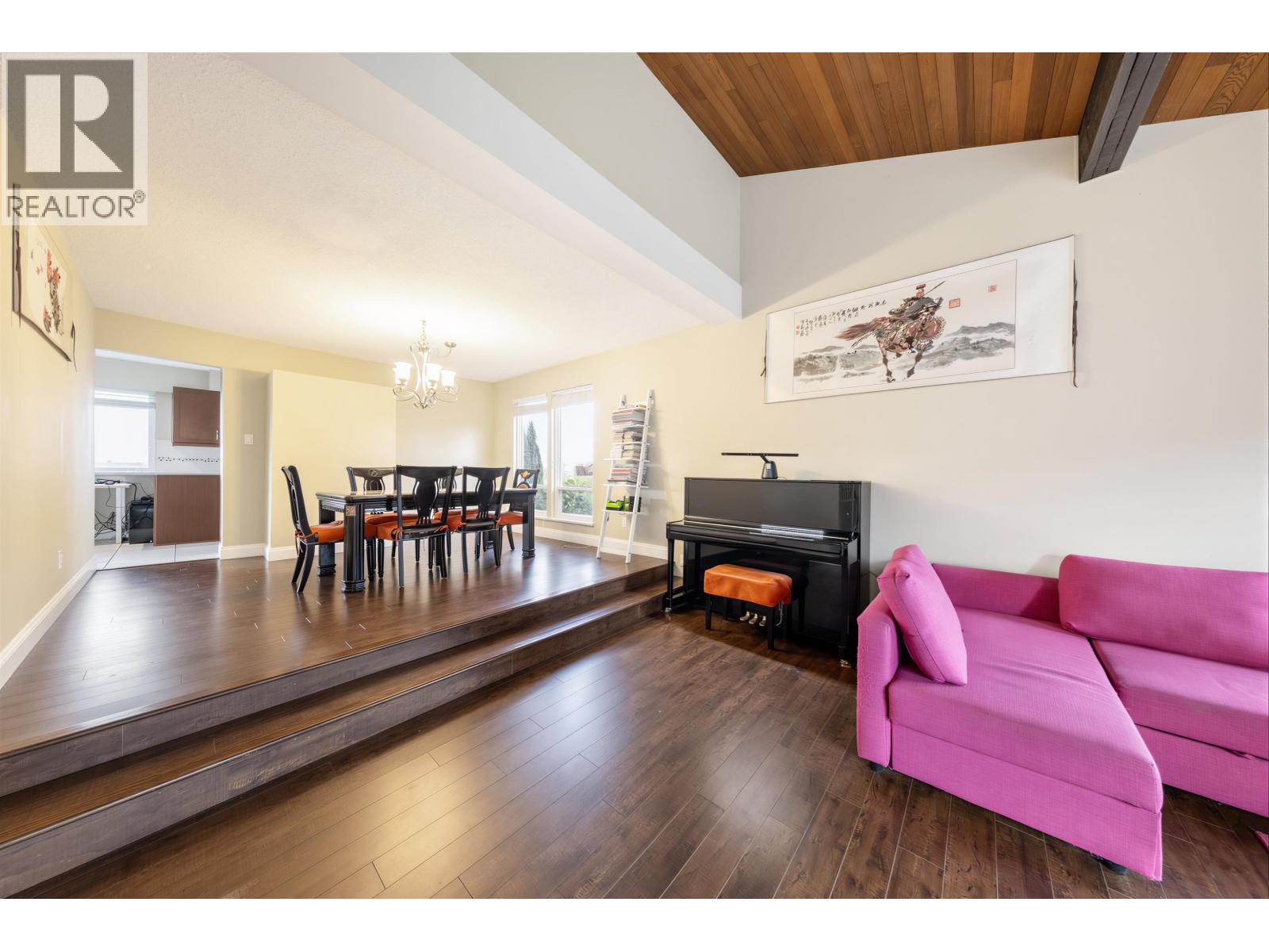 Listing Picture 6 of 31 : 7763 HAZELMERE STREET, Burnaby / 本拿比 - 魯藝地產 Yvonne Lu Group - MLS Medallion Club Member