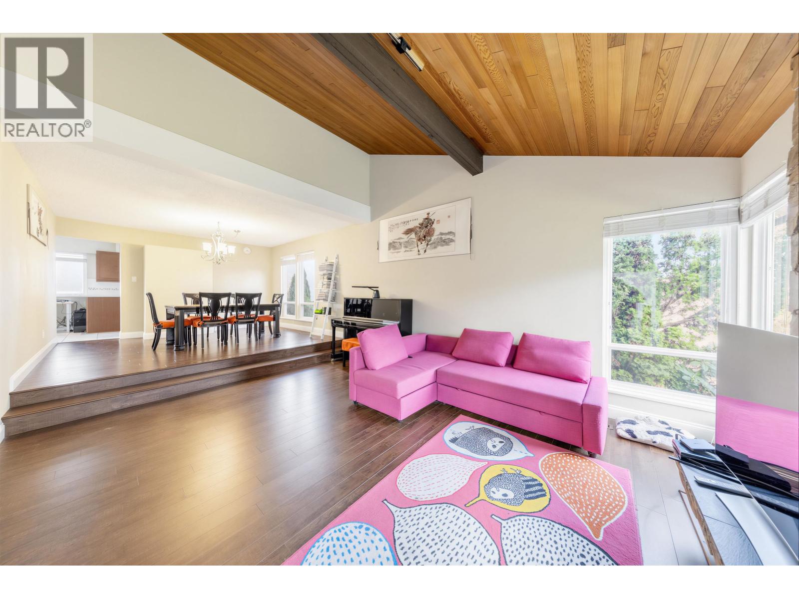 Listing Picture 5 of 31 : 7763 HAZELMERE STREET, Burnaby / 本拿比 - 魯藝地產 Yvonne Lu Group - MLS Medallion Club Member