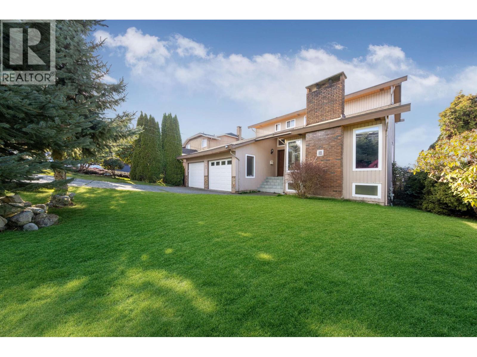 Listing Picture 2 of 31 : 7763 HAZELMERE STREET, Burnaby / 本拿比 - 魯藝地產 Yvonne Lu Group - MLS Medallion Club Member