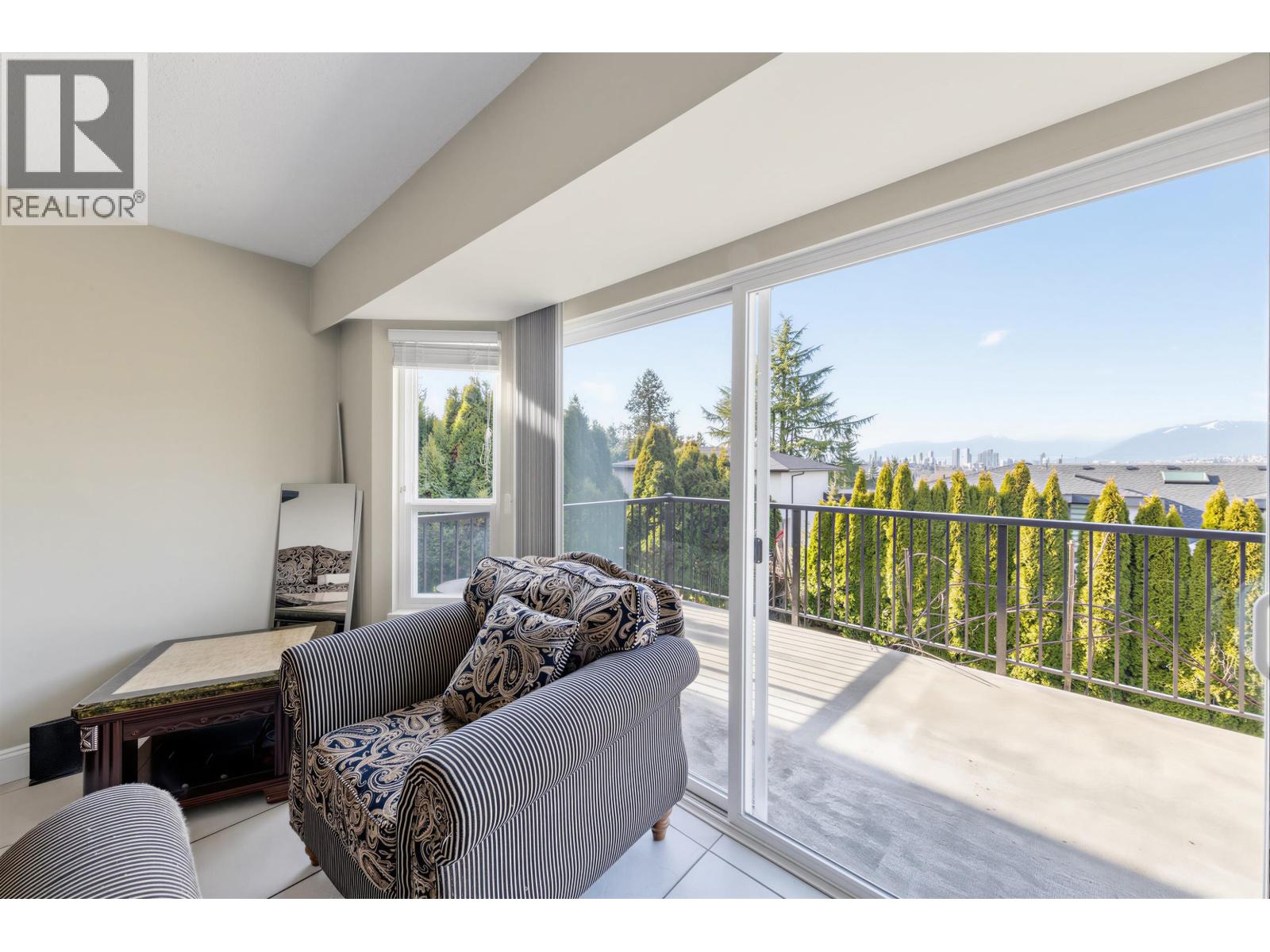 Listing Picture 11 of 31 : 7763 HAZELMERE STREET, Burnaby / 本拿比 - 魯藝地產 Yvonne Lu Group - MLS Medallion Club Member