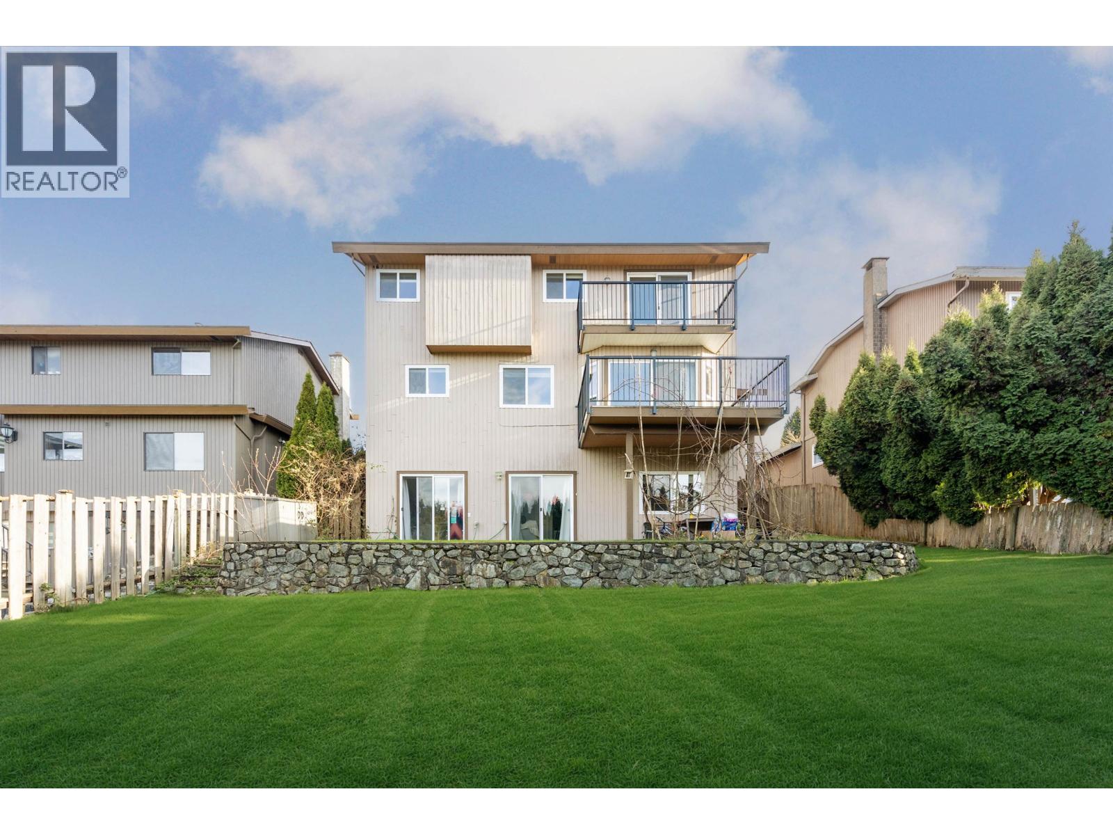 Listing Picture 27 of 31 : 7763 HAZELMERE STREET, Burnaby / 本拿比 - 魯藝地產 Yvonne Lu Group - MLS Medallion Club Member