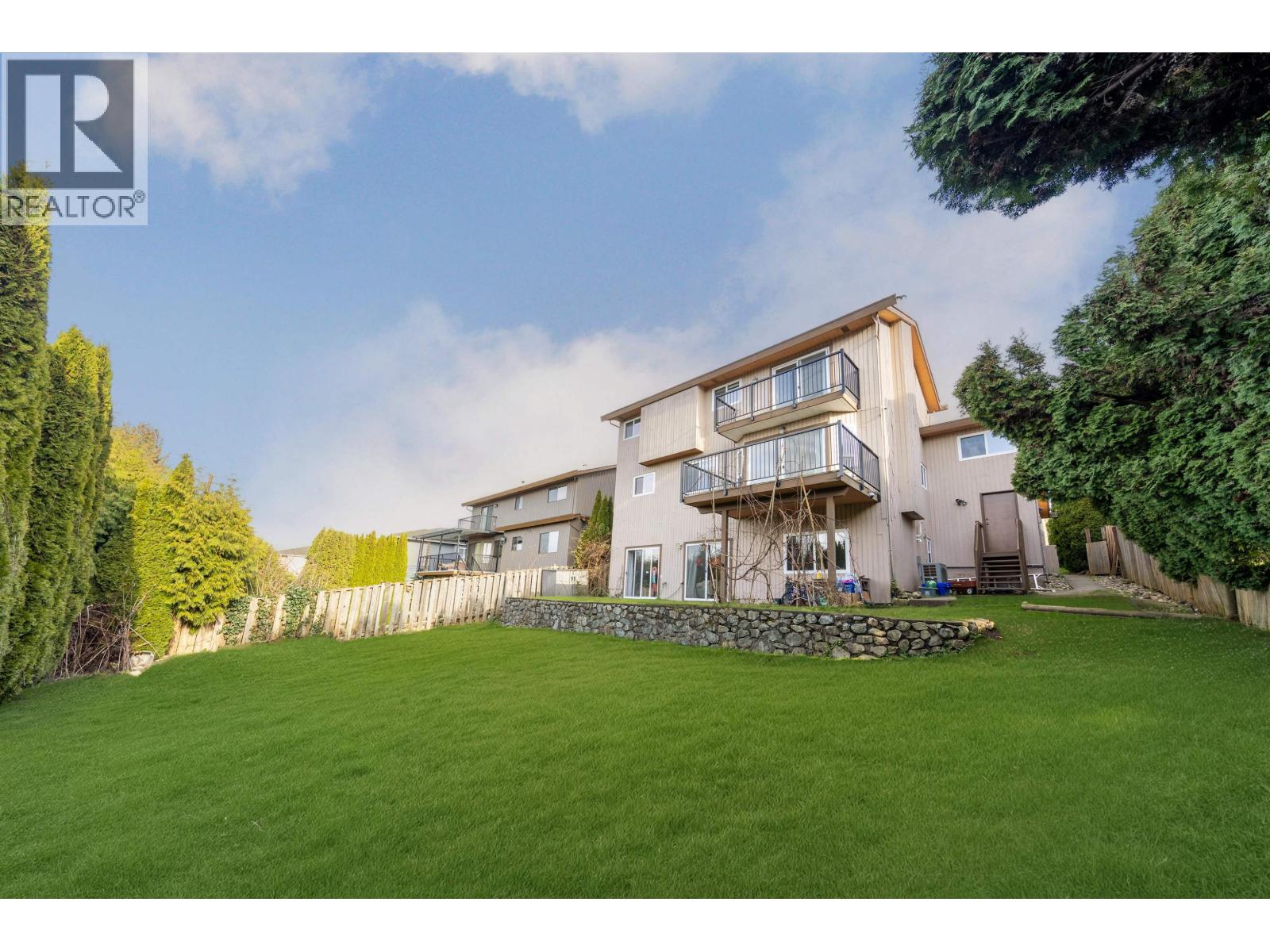 Listing Picture 28 of 31 : 7763 HAZELMERE STREET, Burnaby / 本拿比 - 魯藝地產 Yvonne Lu Group - MLS Medallion Club Member