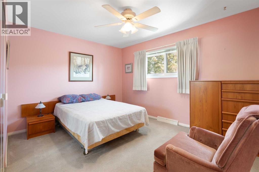 59 Hogarth Crescent Sw, Calgary, Alberta  T2V 3A8 - Photo 10 - A2291698