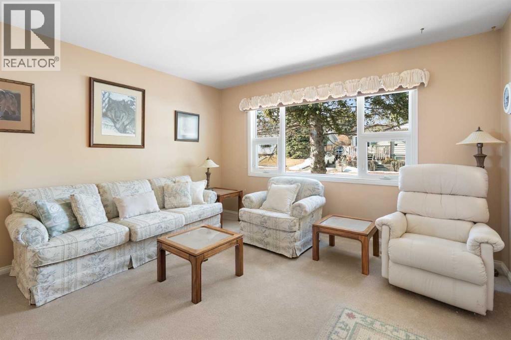 59 Hogarth Crescent Sw, Calgary, Alberta  T2V 3A8 - Photo 3 - A2291698