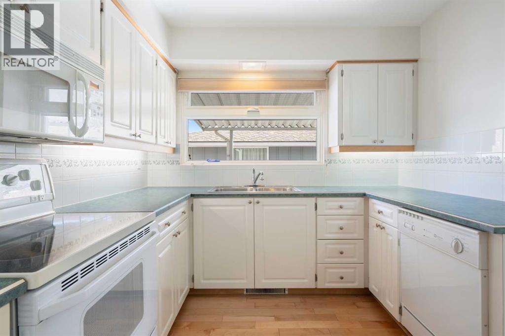 59 Hogarth Crescent Sw, Calgary, Alberta  T2V 3A8 - Photo 6 - A2291698