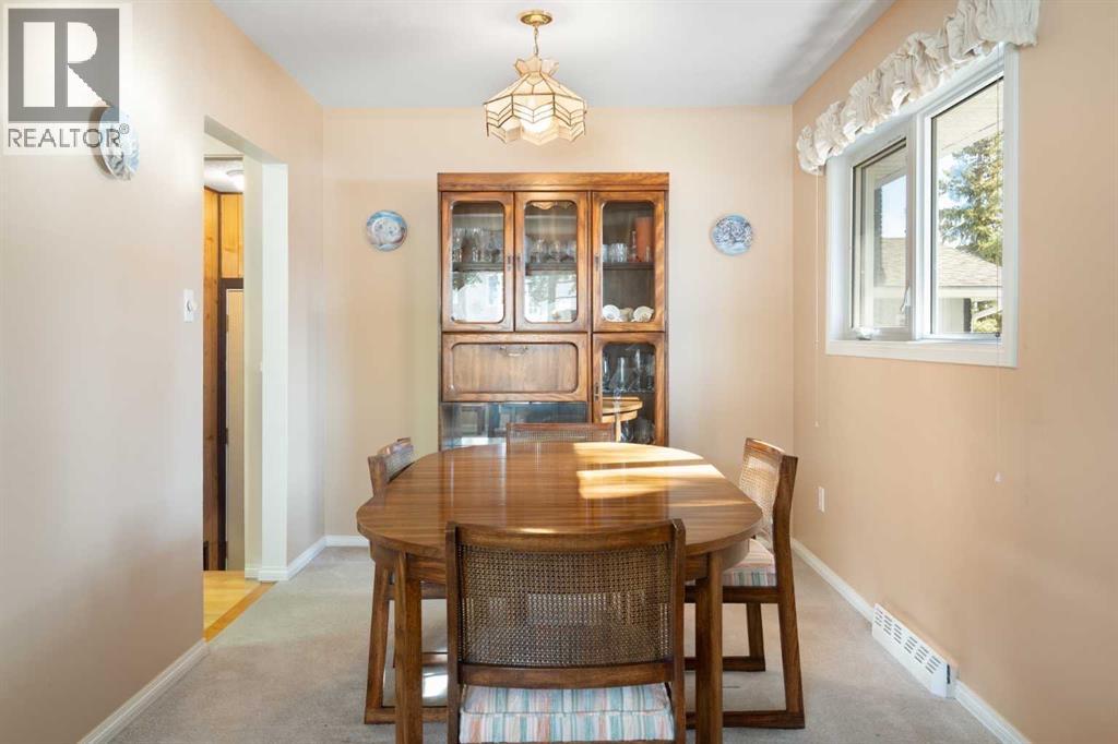 59 Hogarth Crescent Sw, Calgary, Alberta  T2V 3A8 - Photo 4 - A2291698