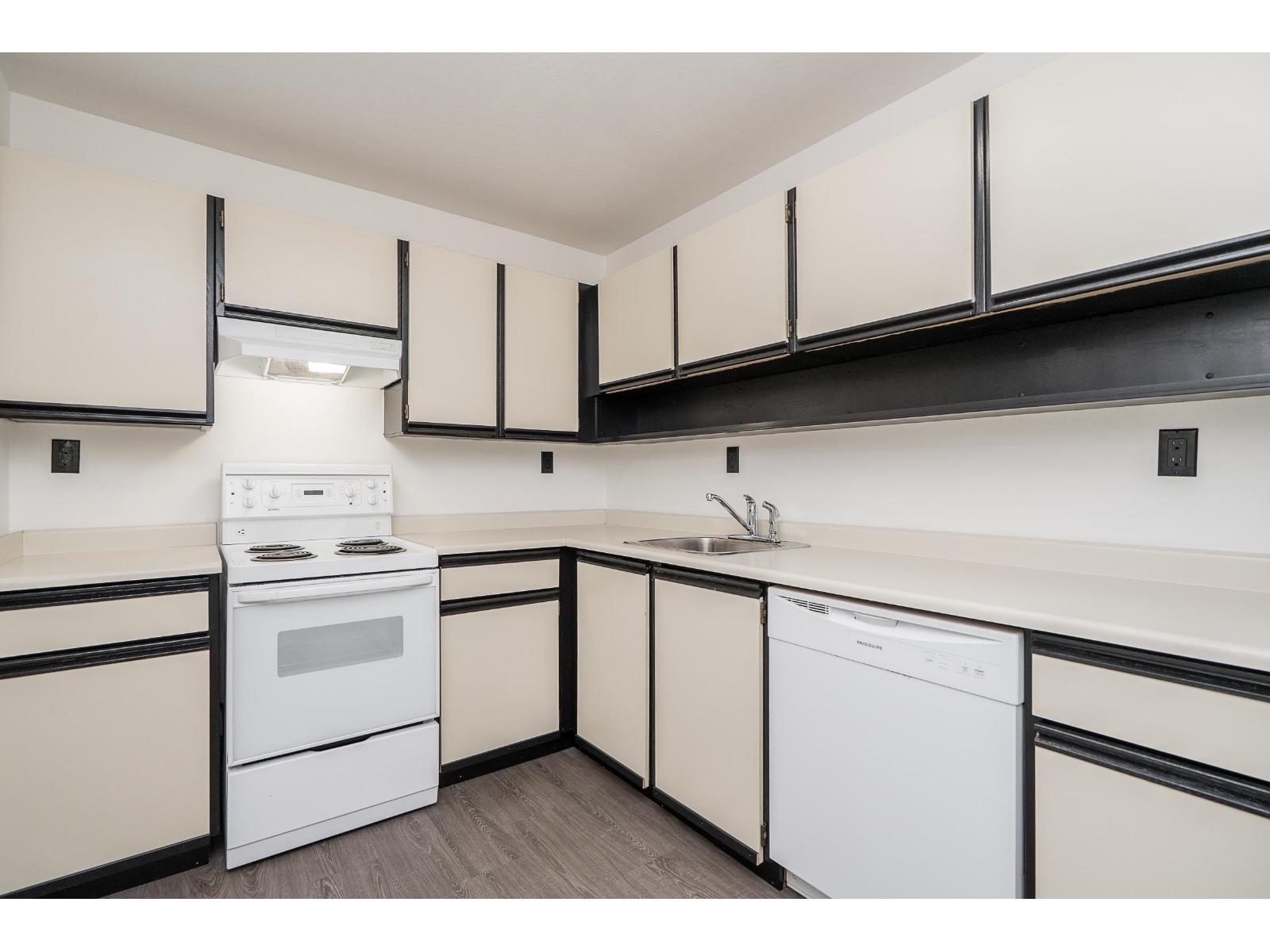 205 13364 102 Avenue, Surrey, British Columbia  V5T 5L8 - Photo 13 - R3097977