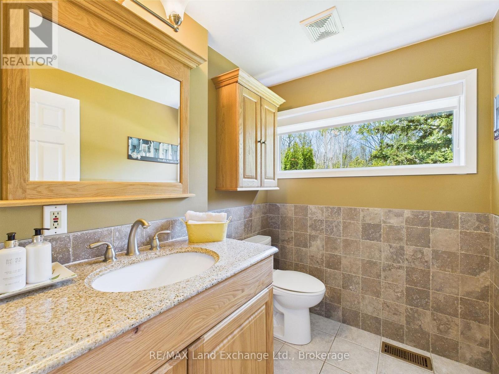 40 Eastwood Crescent, Kincardine, Ontario  N2Z 2X6 - Photo 9 - X12864752