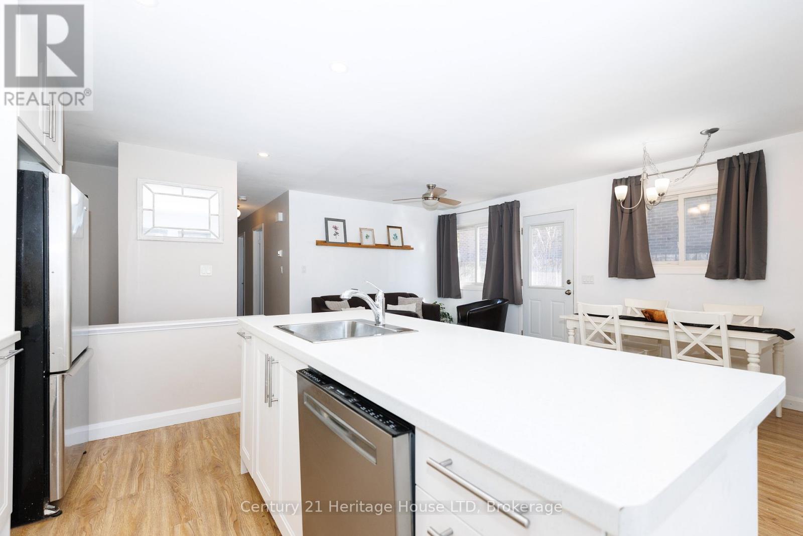 6937 Dolphin Street, Niagara Falls, Ontario  L2E 6Y8 - Photo 15 - X12864422