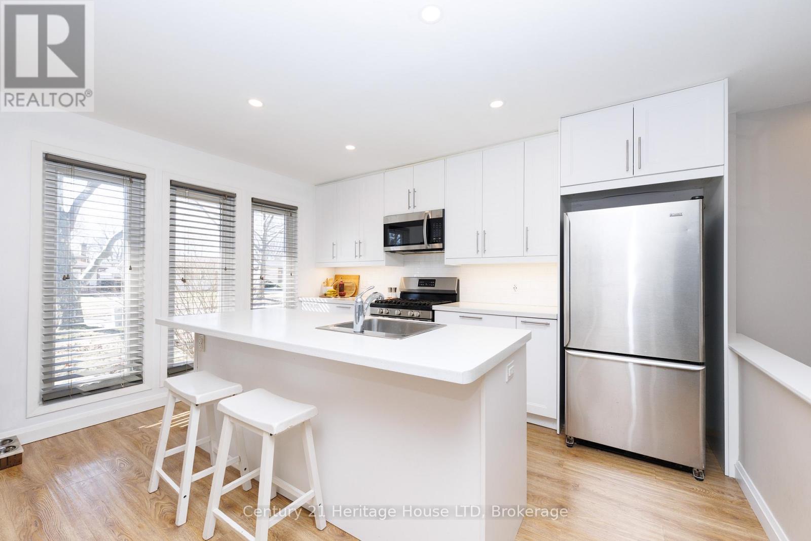 6937 Dolphin Street, Niagara Falls, Ontario  L2E 6Y8 - Photo 6 - X12864422