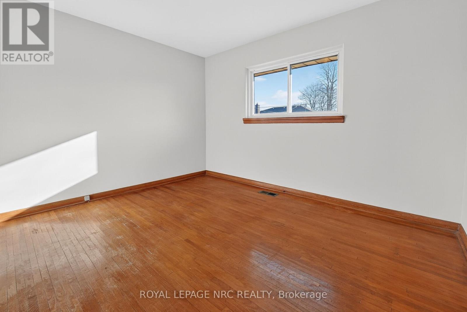 86 Royal Manor Drive, St. Catharines, Ontario  L2M 4L7 - Photo 12 - X12864724