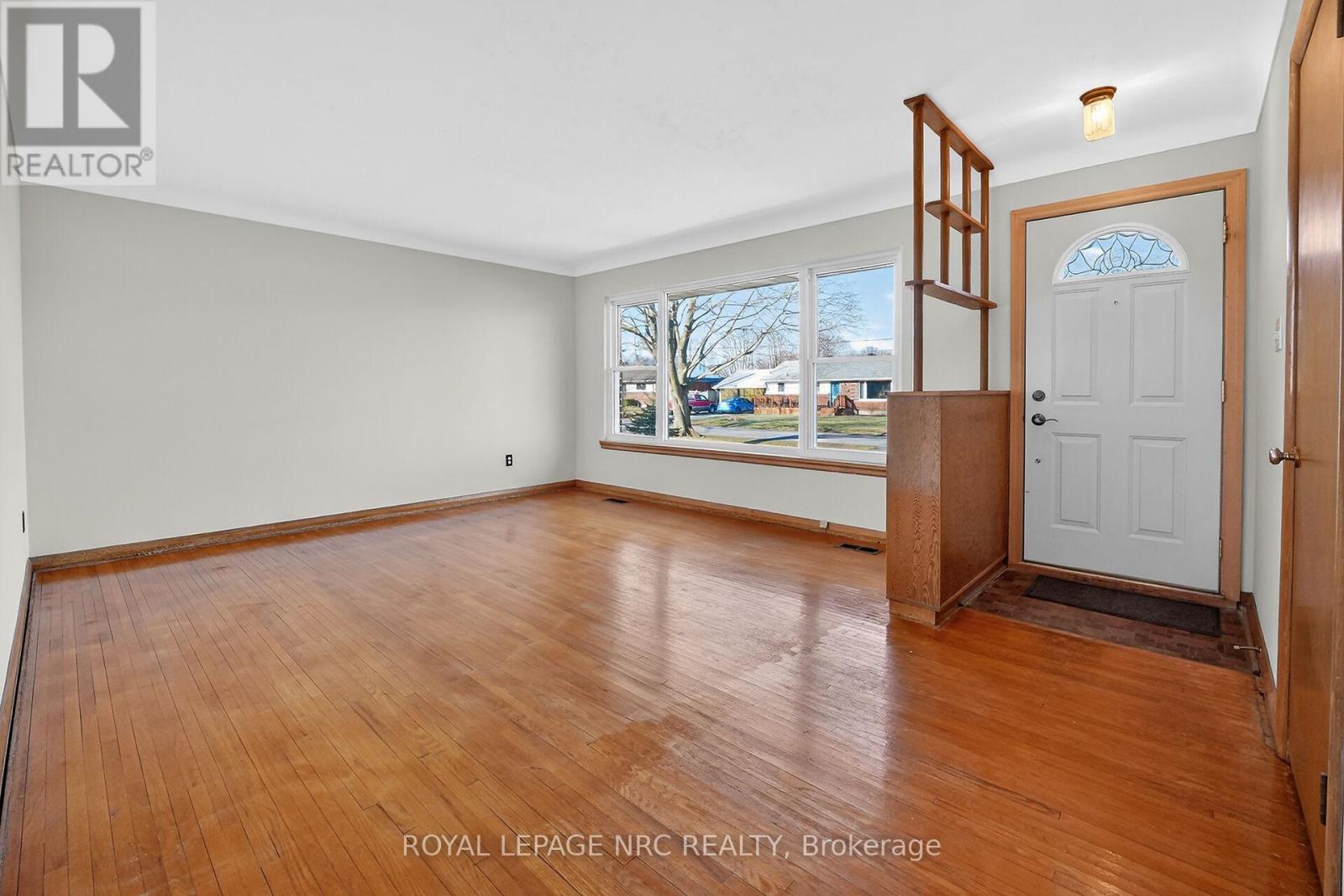 86 Royal Manor Drive, St. Catharines, Ontario  L2M 4L7 - Photo 3 - X12864724