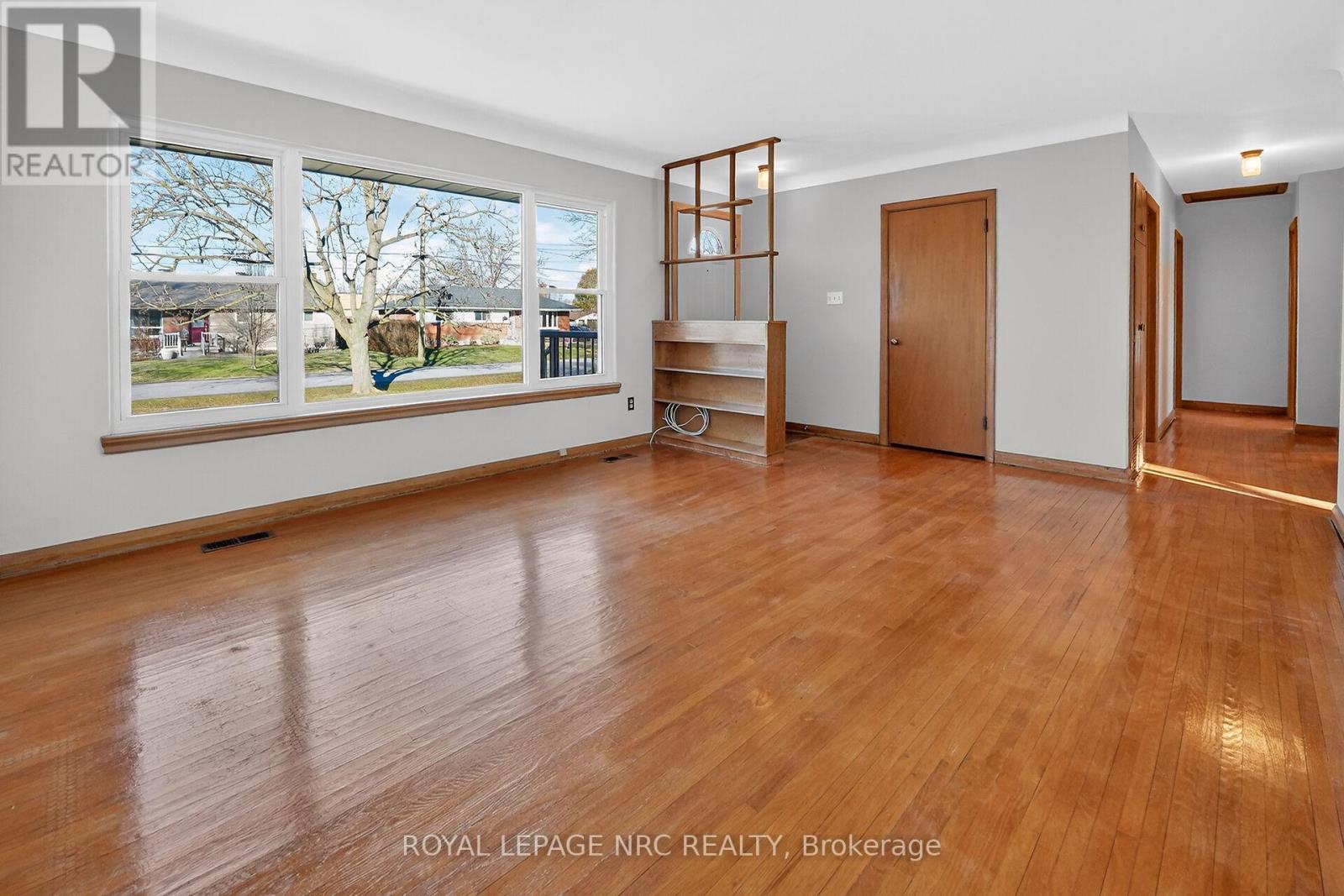 86 Royal Manor Drive, St. Catharines, Ontario  L2M 4L7 - Photo 4 - X12864724