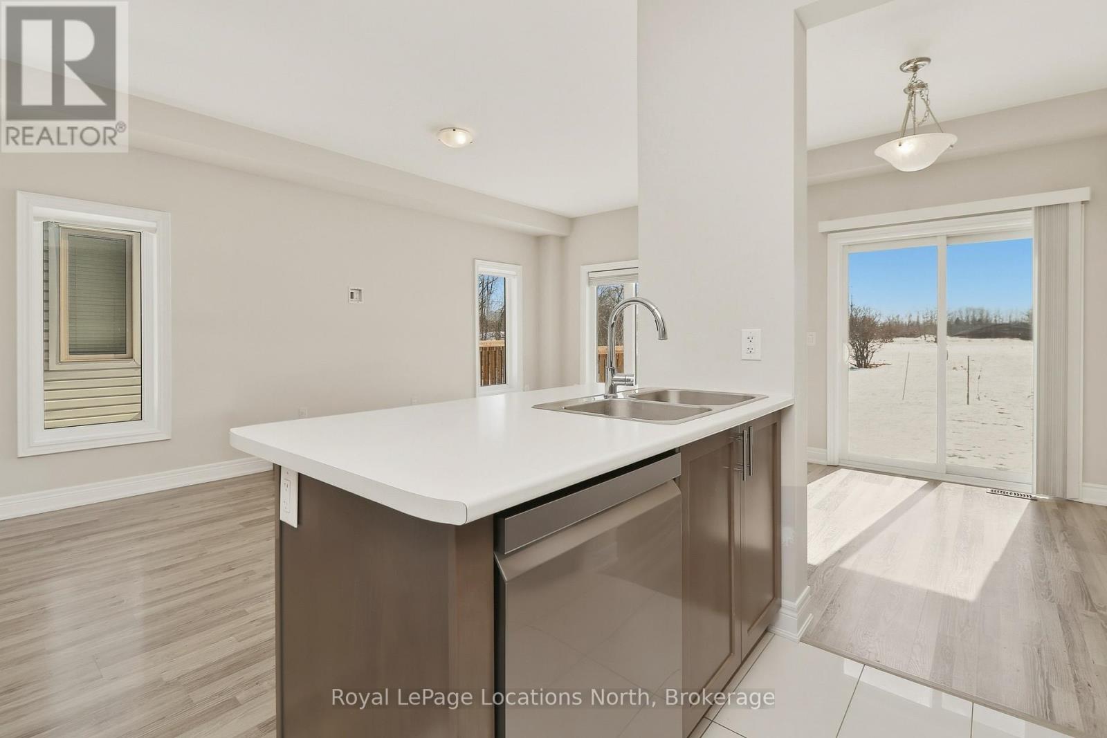 335 Atkinson Street, Clearview, Ontario  L0M 1S0 - Photo 17 - S12864786