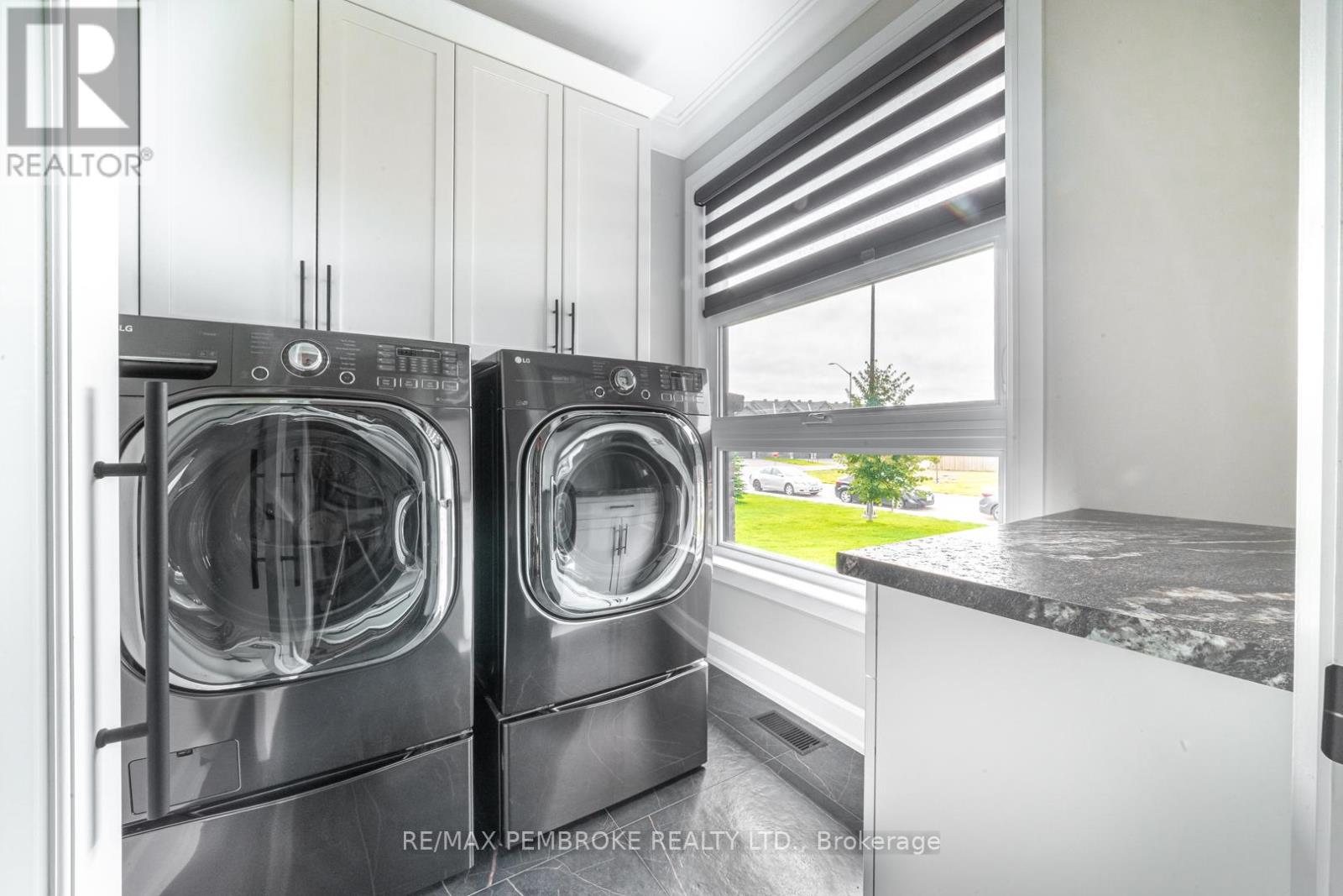 8 Drew Street, Petawawa, Ontario  K8H 0G4 - Photo 10 - X12864790