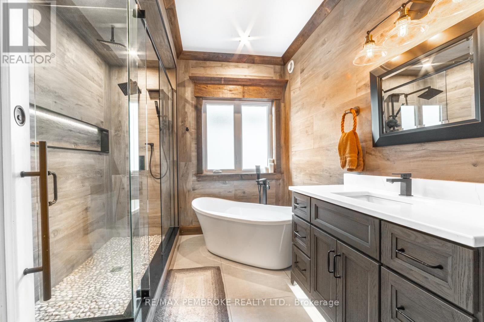 8 Drew Street, Petawawa, Ontario  K8H 0G4 - Photo 13 - X12864790