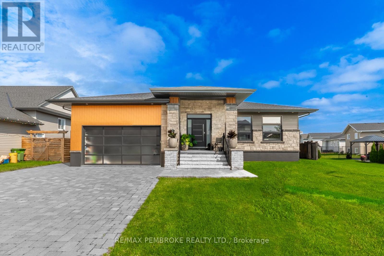 8 Drew Street, Petawawa, Ontario  K8H 0G4 - Photo 2 - X12864790