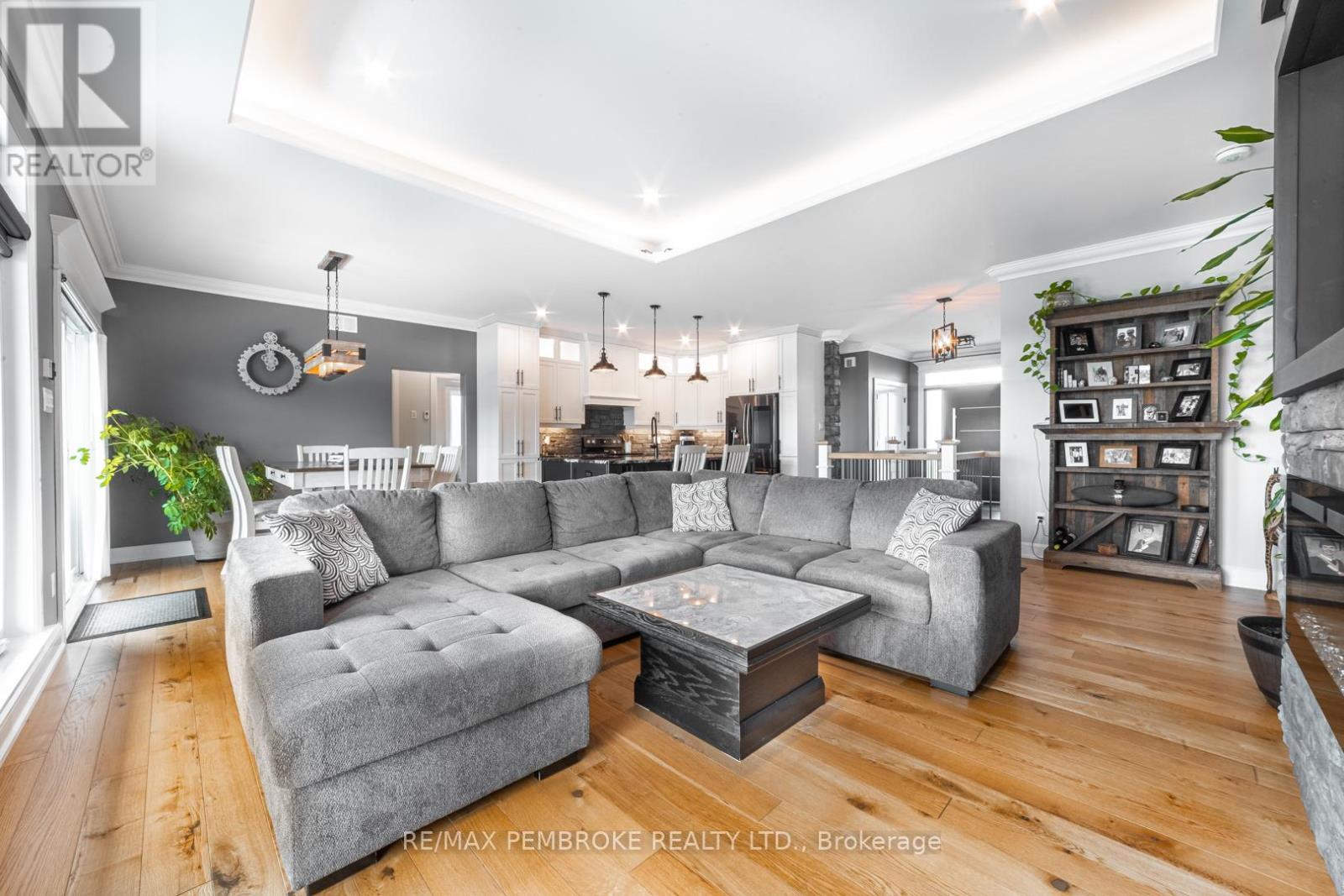 8 Drew Street, Petawawa, Ontario  K8H 0G4 - Photo 9 - X12864790