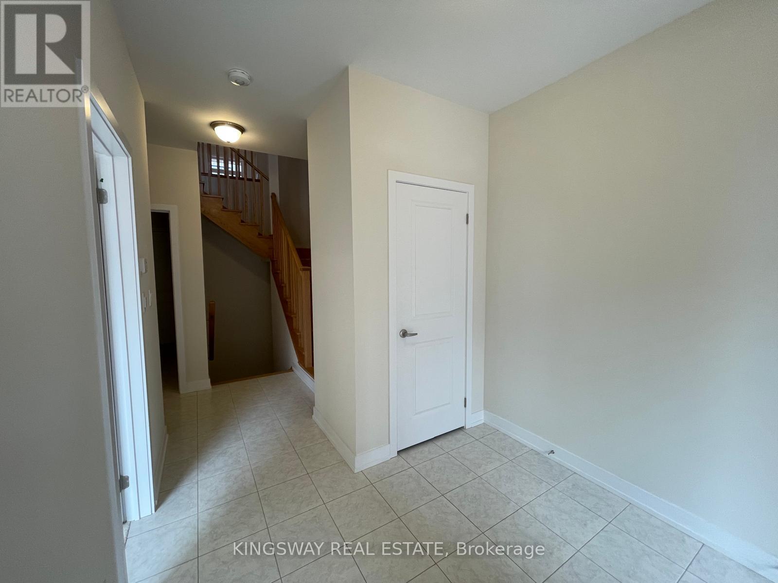 3082 Meadowridge Drive, Oakville, Ontario  L6H 7Z1 - Photo 9 - W12864764