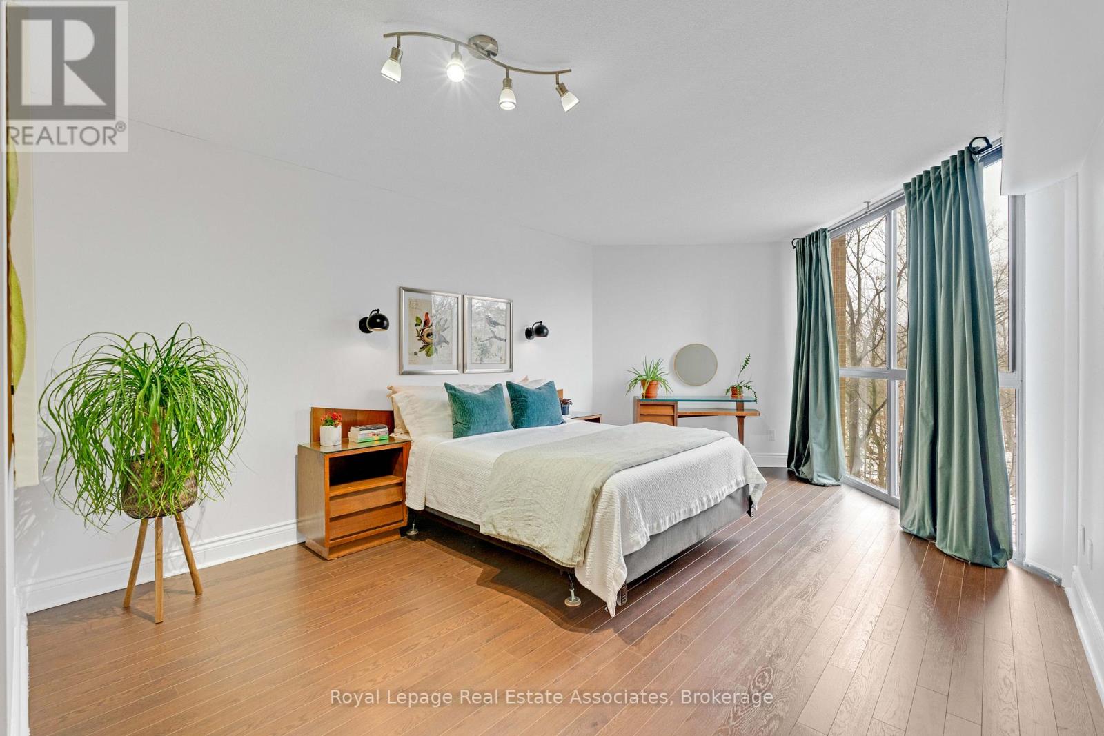 402 - 1240 Marlborough Court, Oakville, Ontario  L6H 3K7 - Photo 9 - W12864788