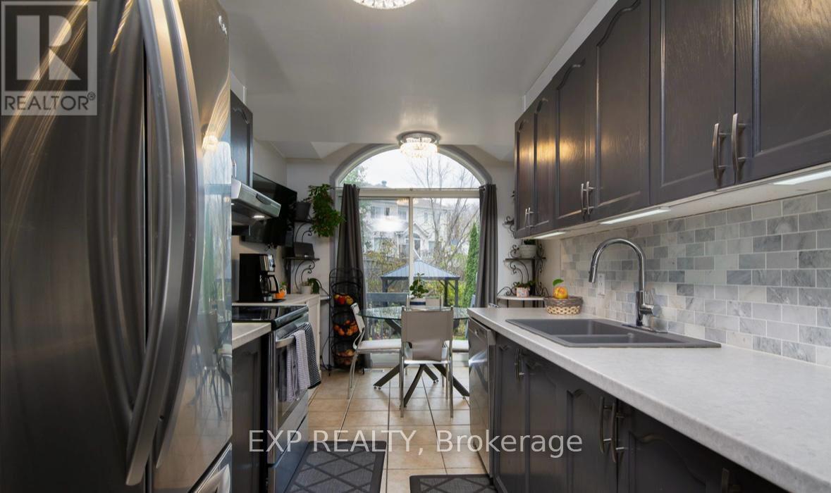 61 Flowertree Crescent, Ottawa, Ontario  K2M 2R7 - Photo 2 - X12864708