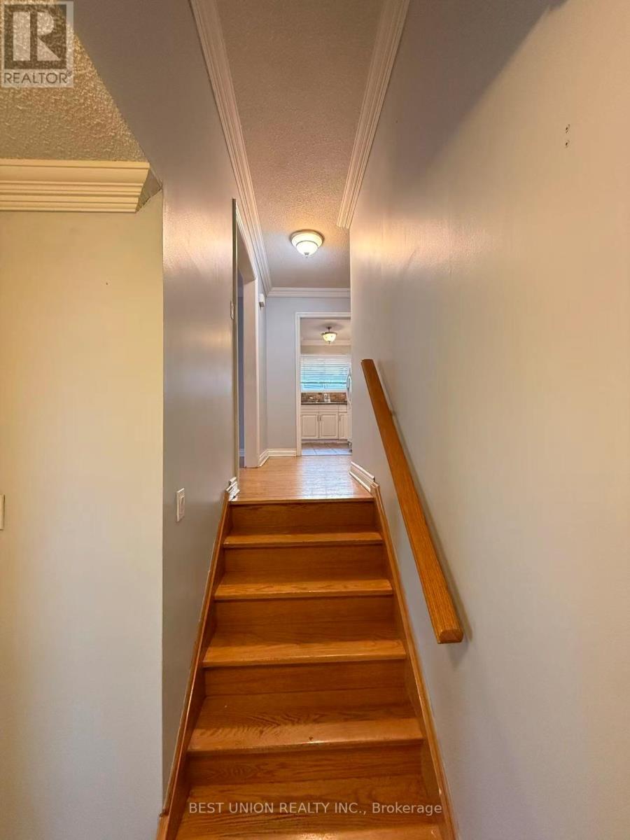 Upper Unit - 2636 Crystalburn Avenue, Mississauga, Ontario  L5B 2N8 - Photo 2 - W12723116