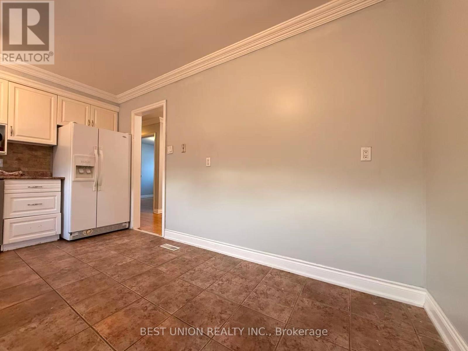 Upper Unit - 2636 Crystalburn Avenue, Mississauga, Ontario  L5B 2N8 - Photo 3 - W12723116