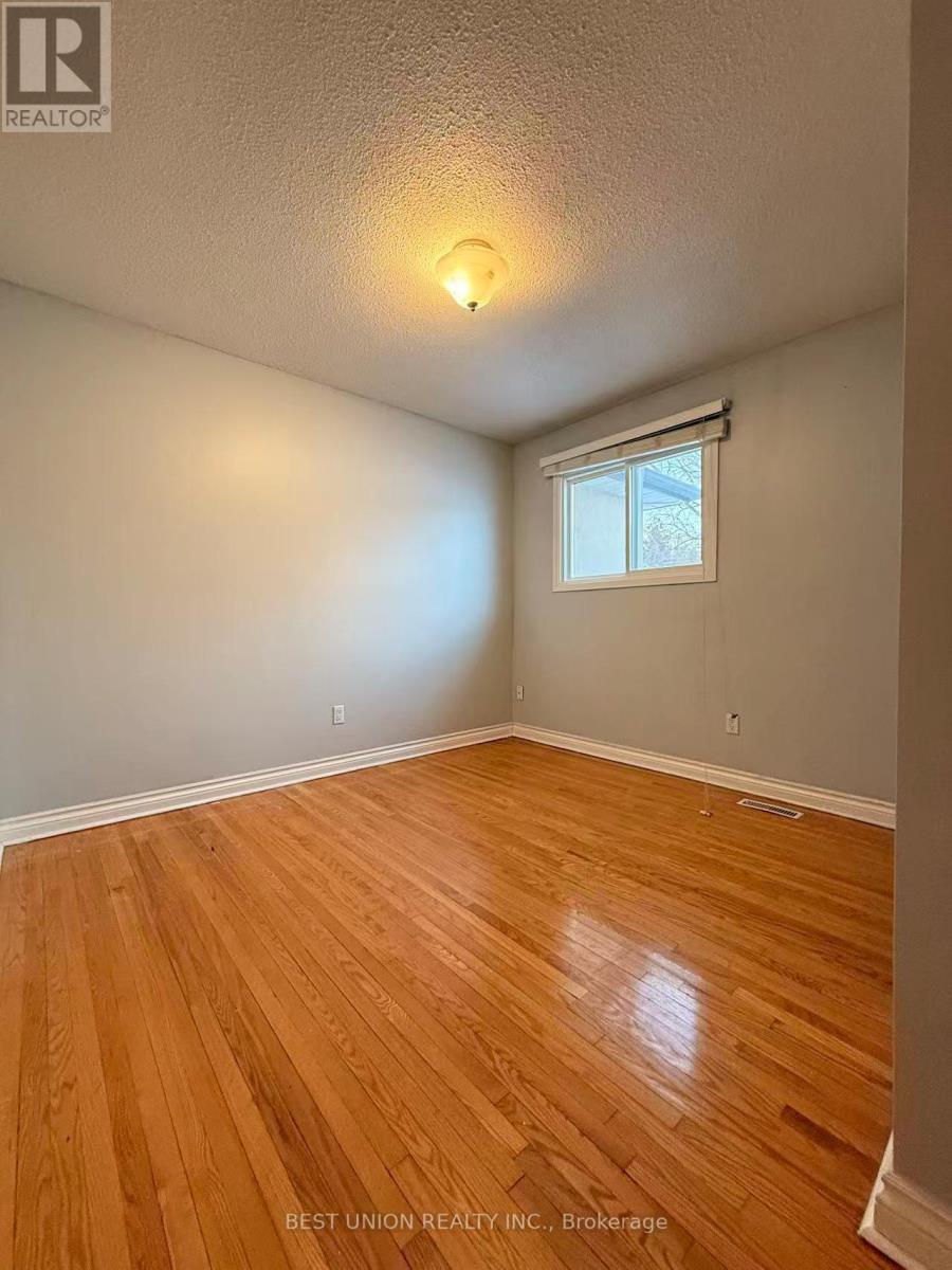 Upper Unit - 2636 Crystalburn Avenue, Mississauga, Ontario  L5B 2N8 - Photo 4 - W12723116