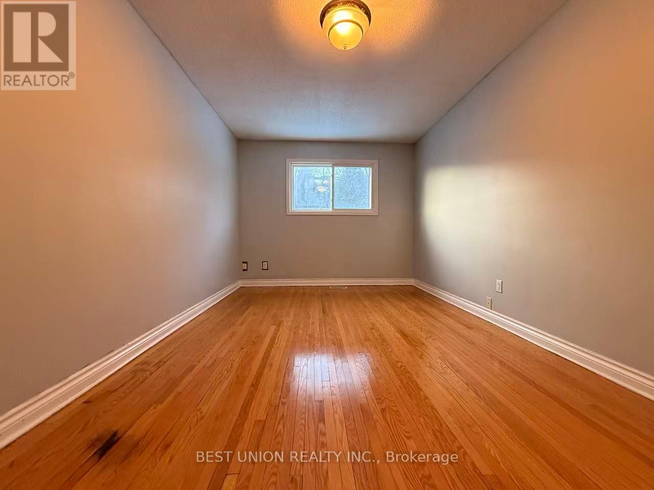 Upper Unit - 2636 Crystalburn Avenue, Mississauga, Ontario  L5B 2N8 - Photo 5 - W12723116