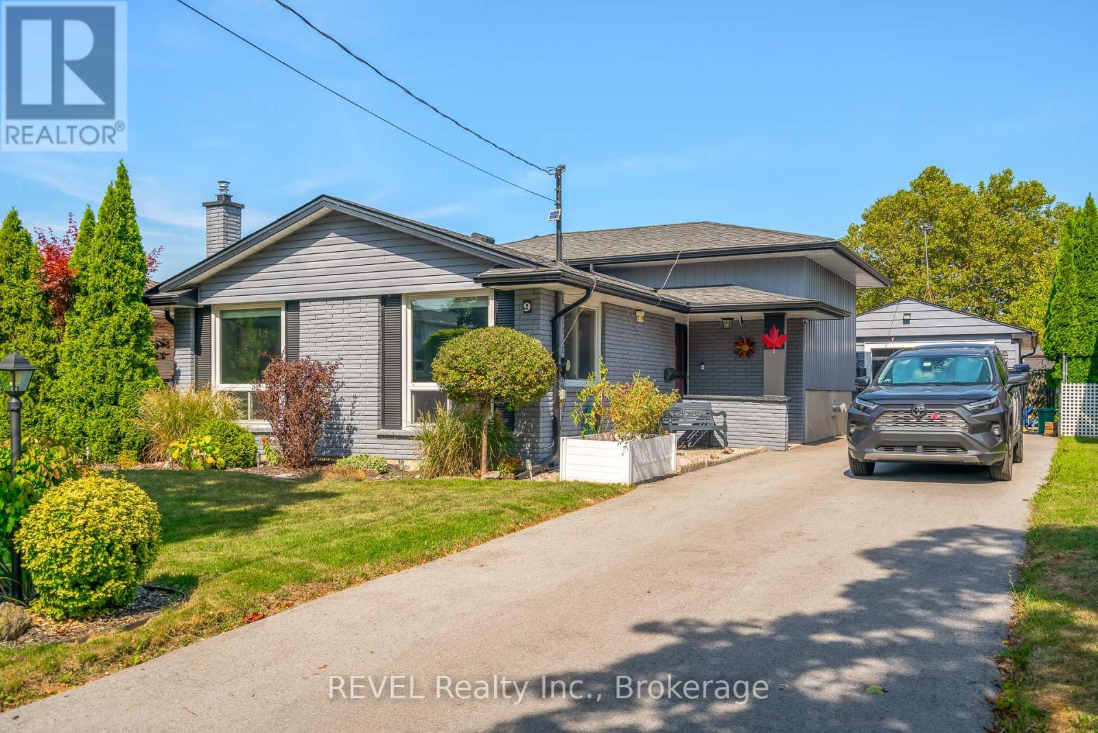 9 Fitzroy Lane, St. Catharines, Ontario  L2M 6N6 - Photo 2 - X12864798