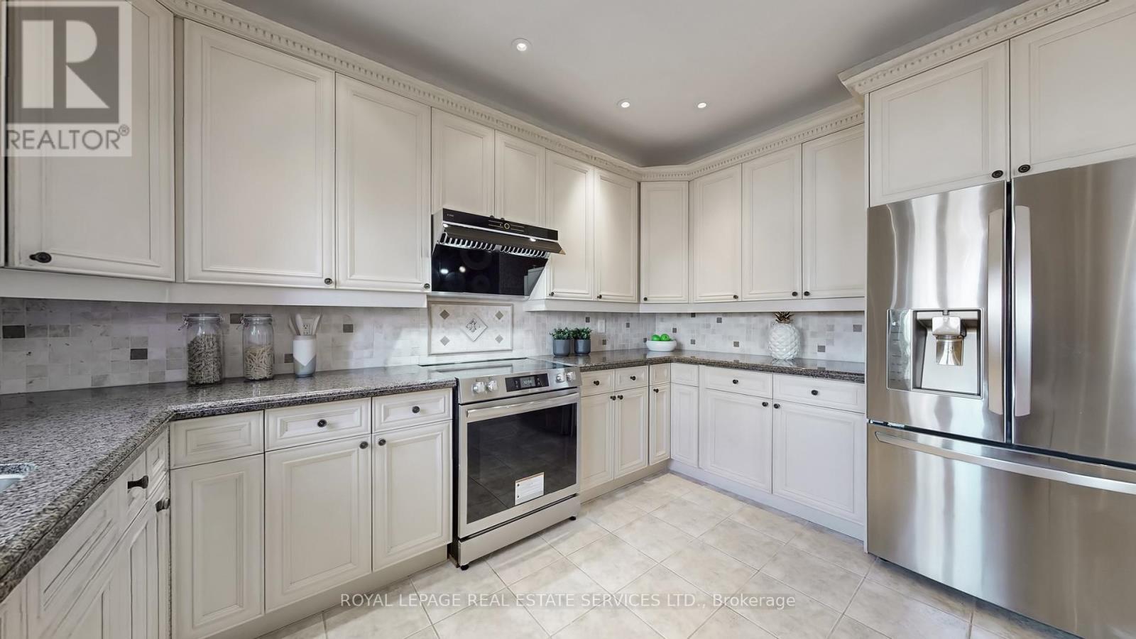 1197 Lindenrock Drive, Oakville, Ontario  L6H 6T5 - Photo 16 - W12864804