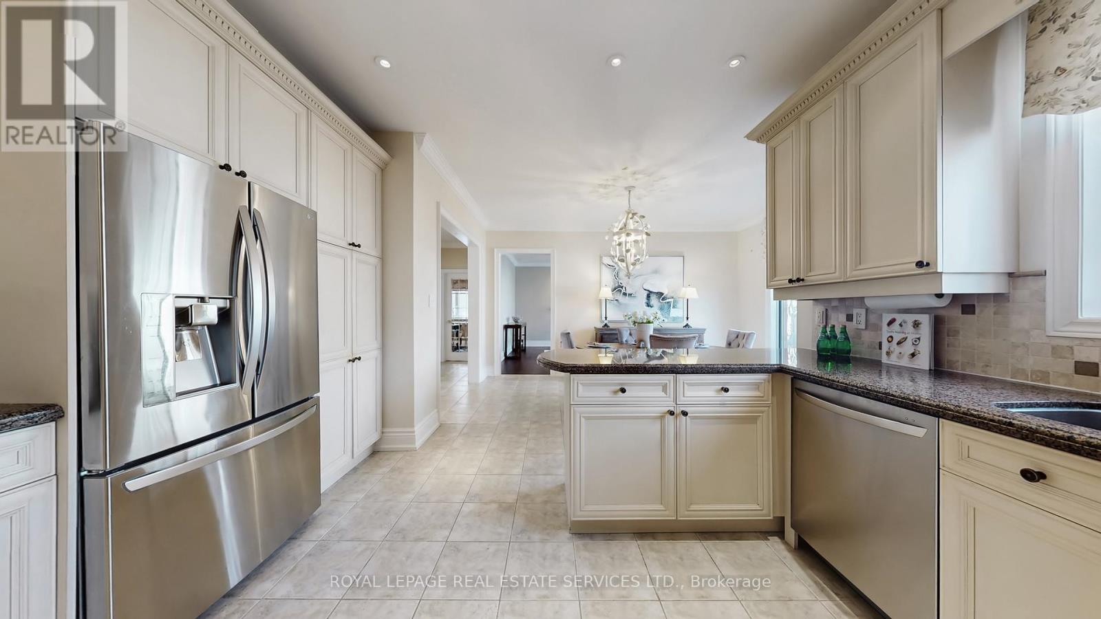 1197 Lindenrock Drive, Oakville, Ontario  L6H 6T5 - Photo 17 - W12864804