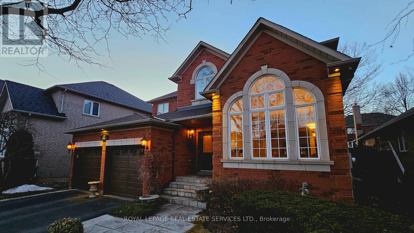 1197 Lindenrock Drive, Oakville, Ontario  L6H 6T5 - Photo 2 - W12864804
