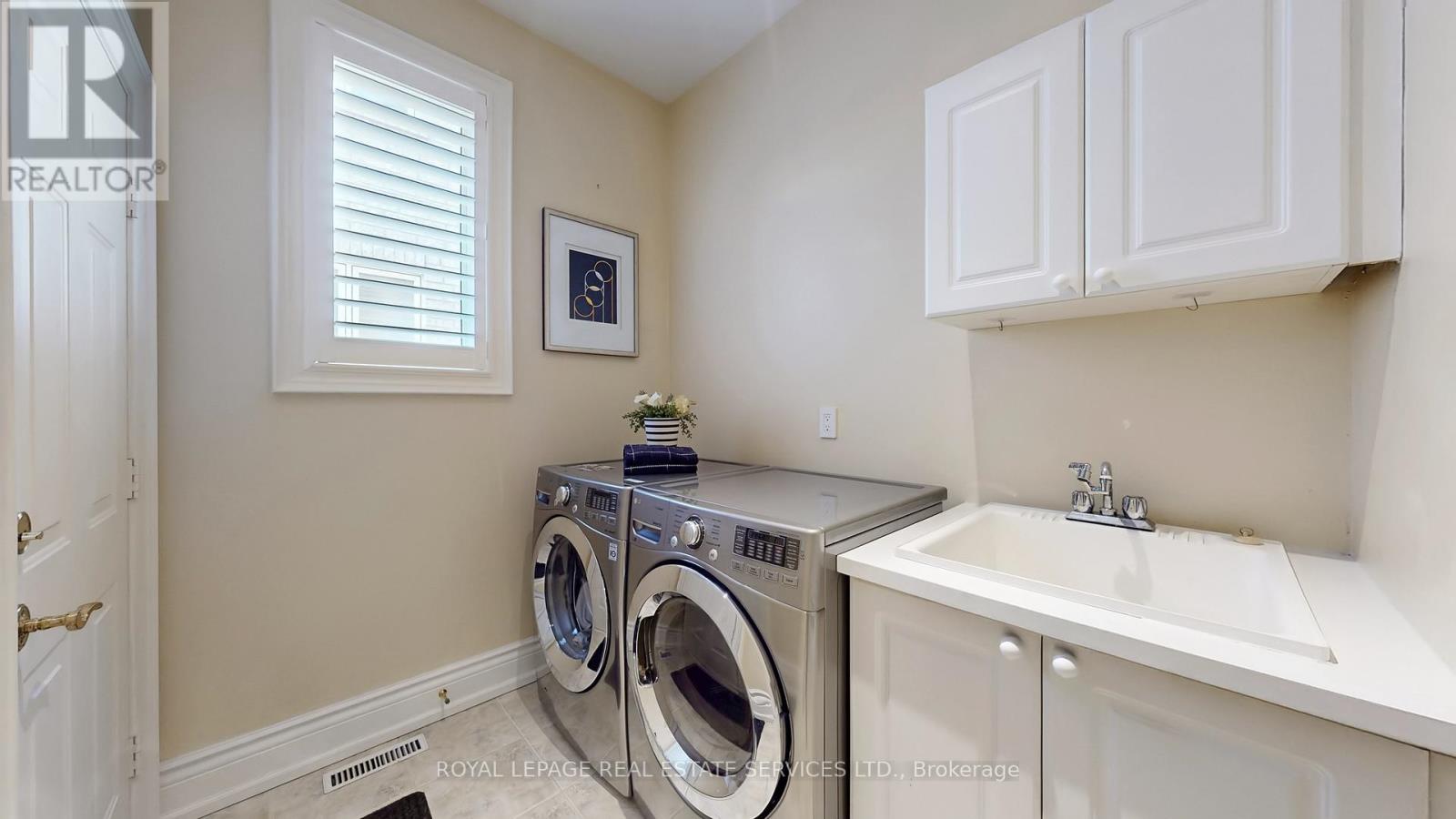 1197 Lindenrock Drive, Oakville, Ontario  L6H 6T5 - Photo 22 - W12864804