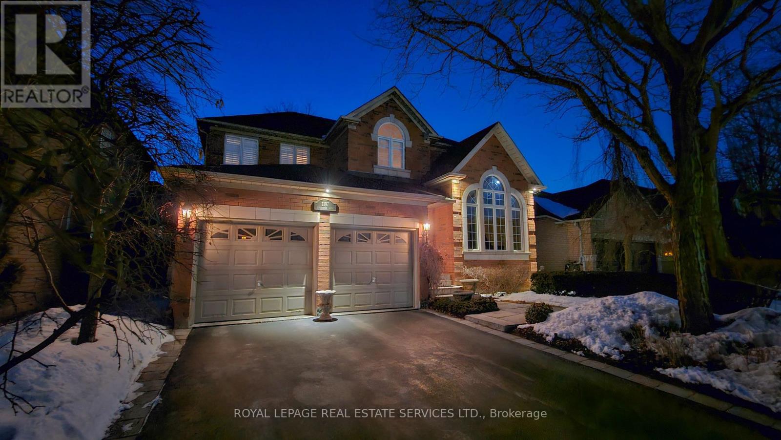 1197 Lindenrock Drive, Oakville, Ontario  L6H 6T5 - Photo 3 - W12864804