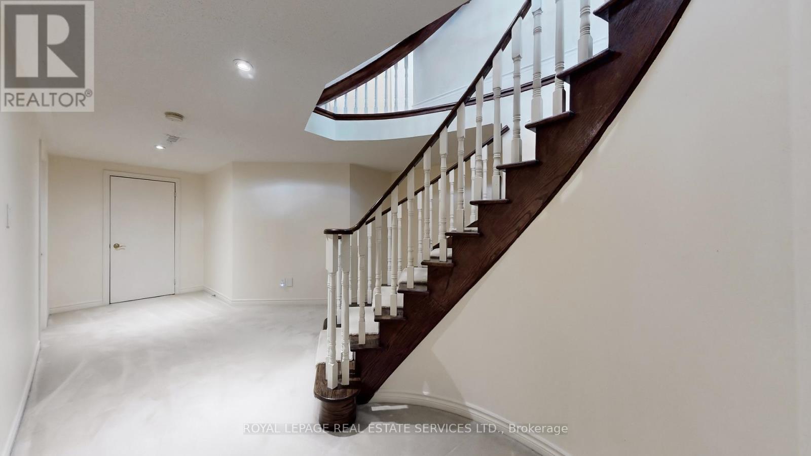 1197 Lindenrock Drive, Oakville, Ontario  L6H 6T5 - Photo 39 - W12864804